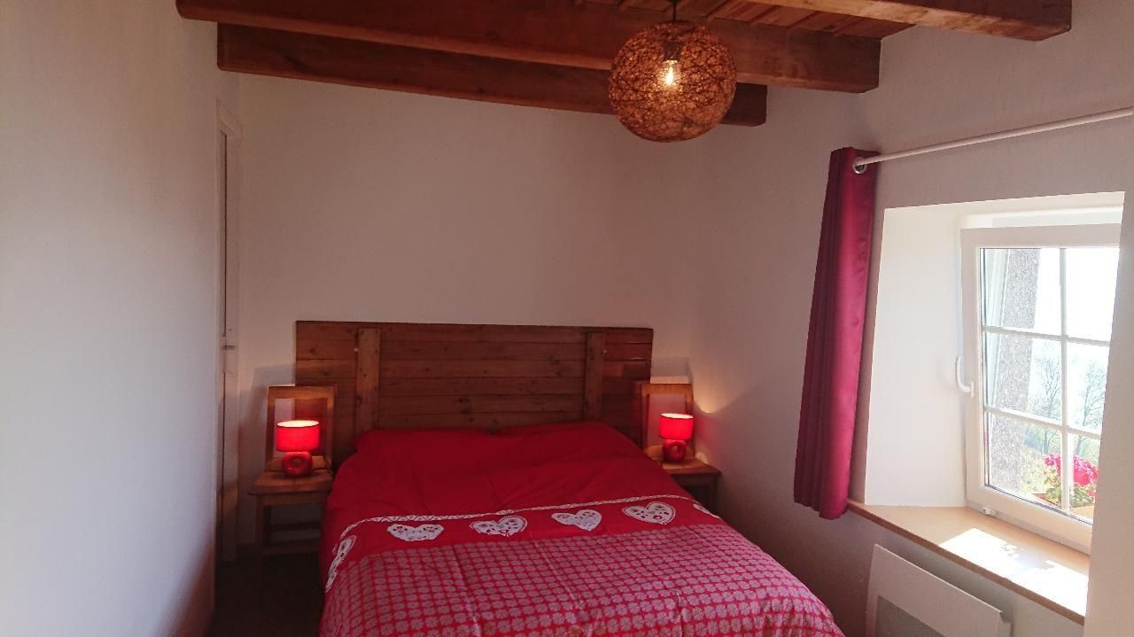 Une chambre double sous les poutres