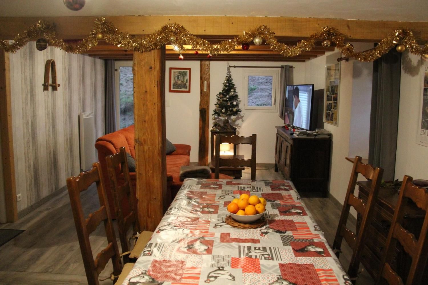 La salle à manger décorée pour Noël