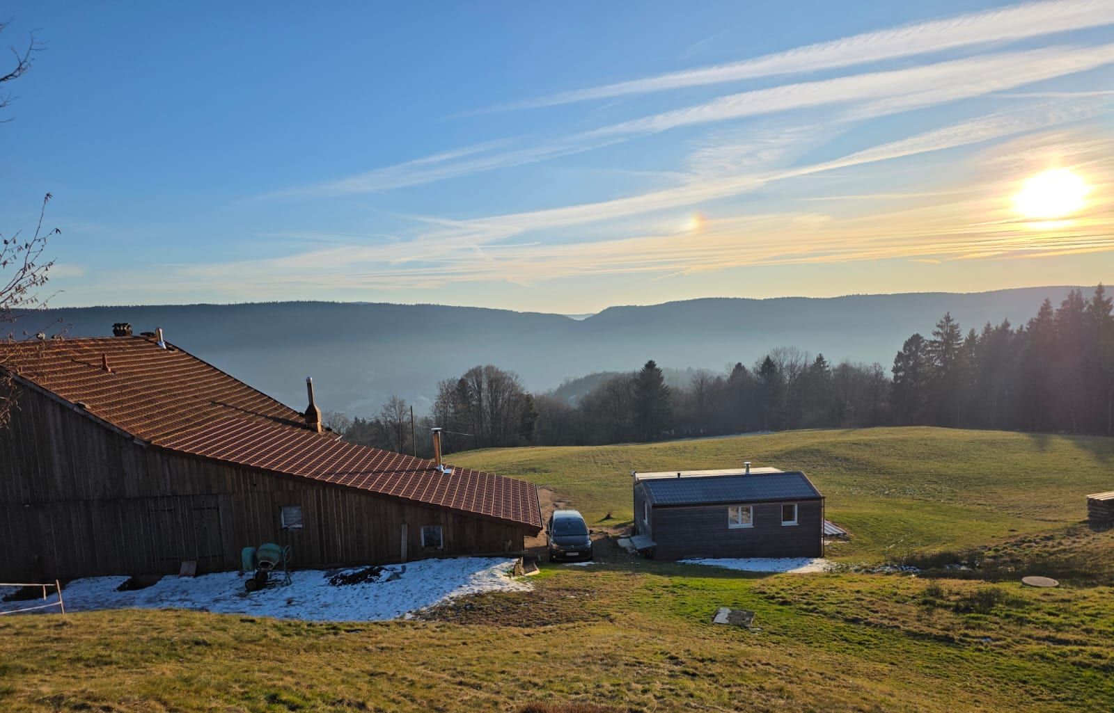 La Cabane dans le pré, à côté de la ferme